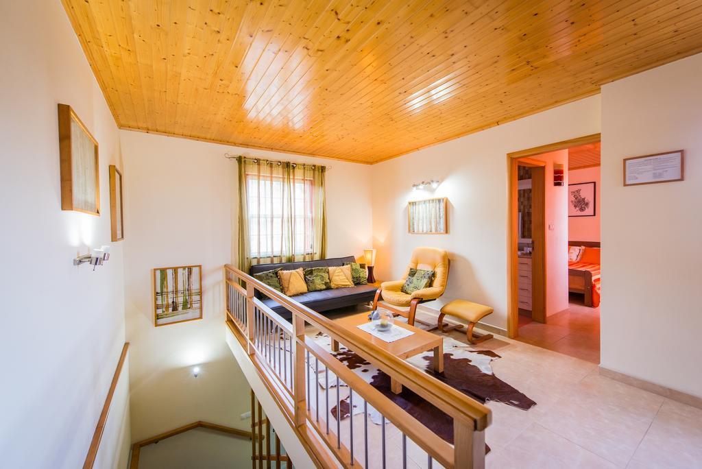 Adega Pedra Do Lagar Villa Calheta de Nesquim ภายนอก รูปภาพ